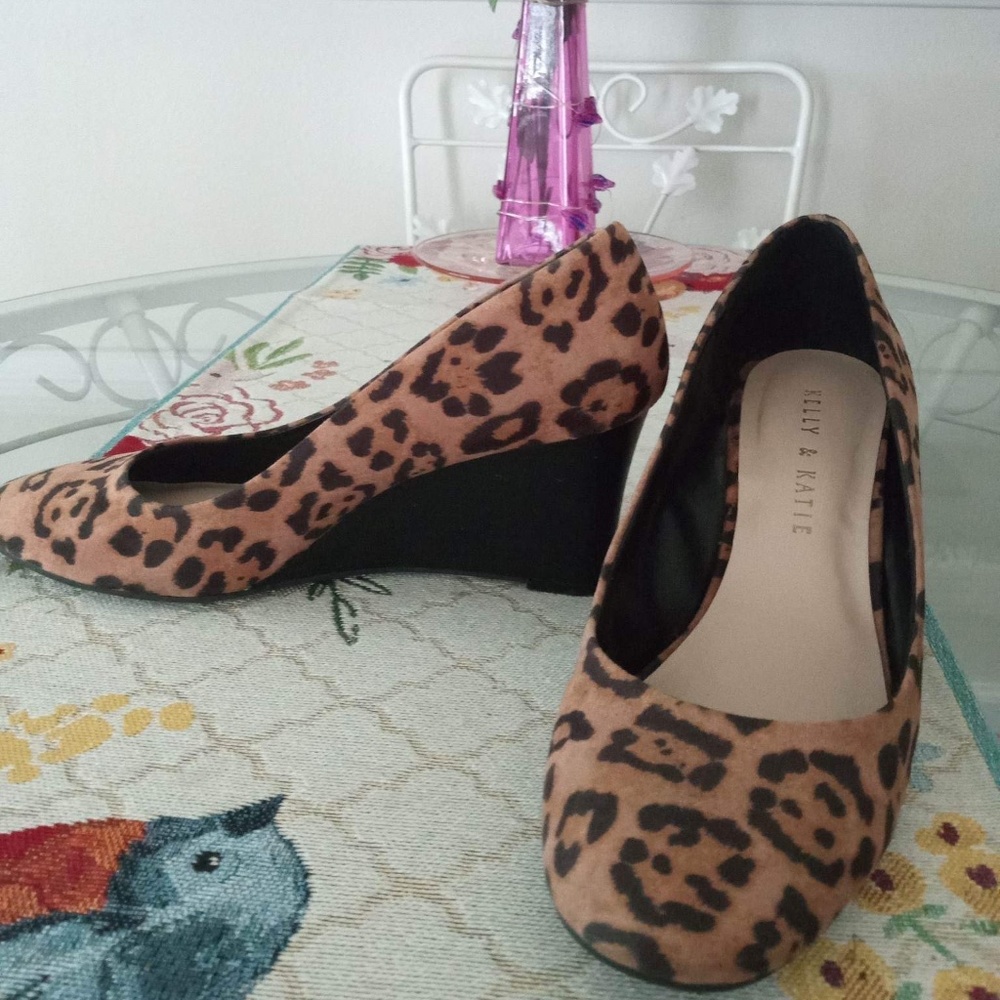 Kelly & Katie Laurene Leopard Animal Print Wedge, Size 7M, Like New